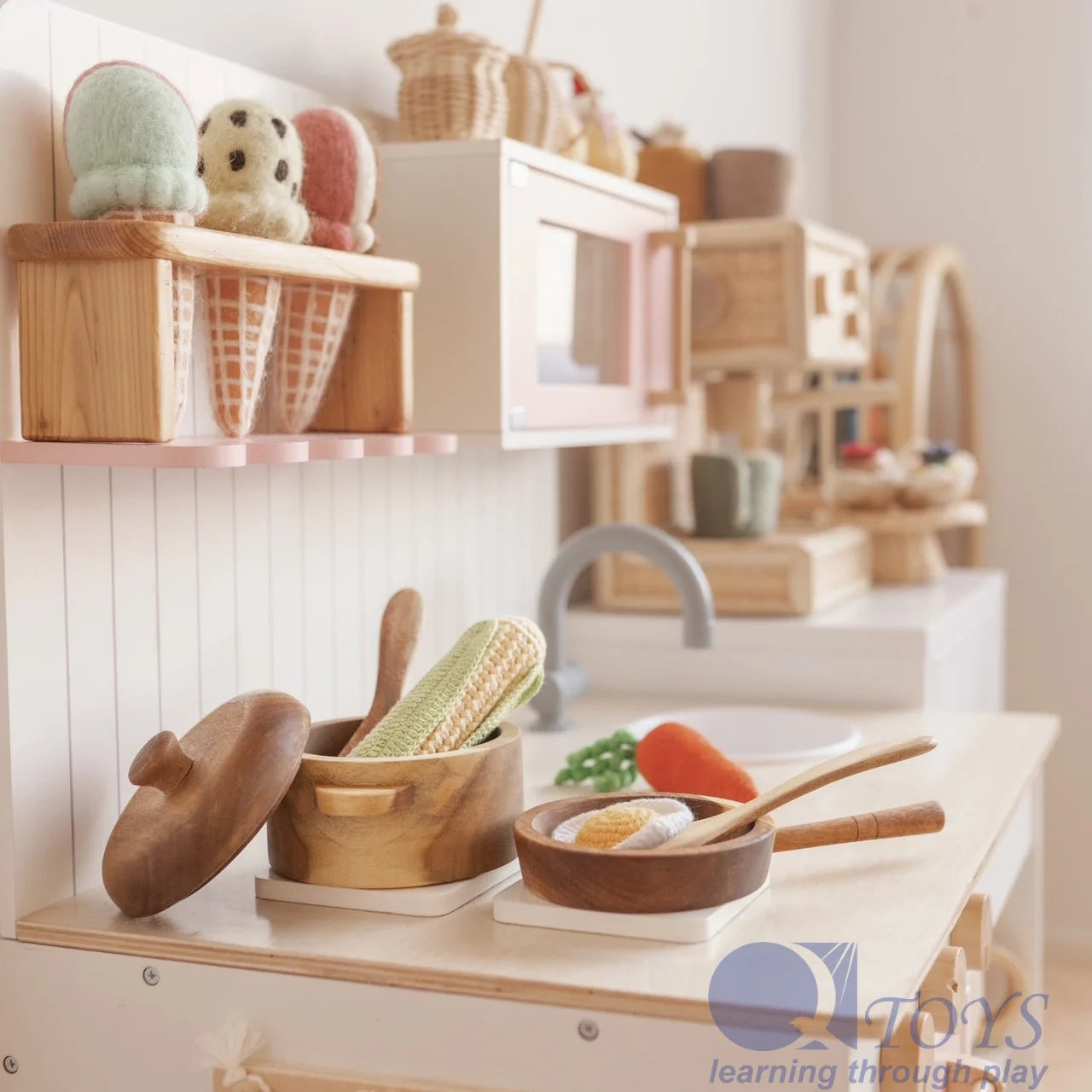 QToys Australia Mahogany Pan &  Pot Set